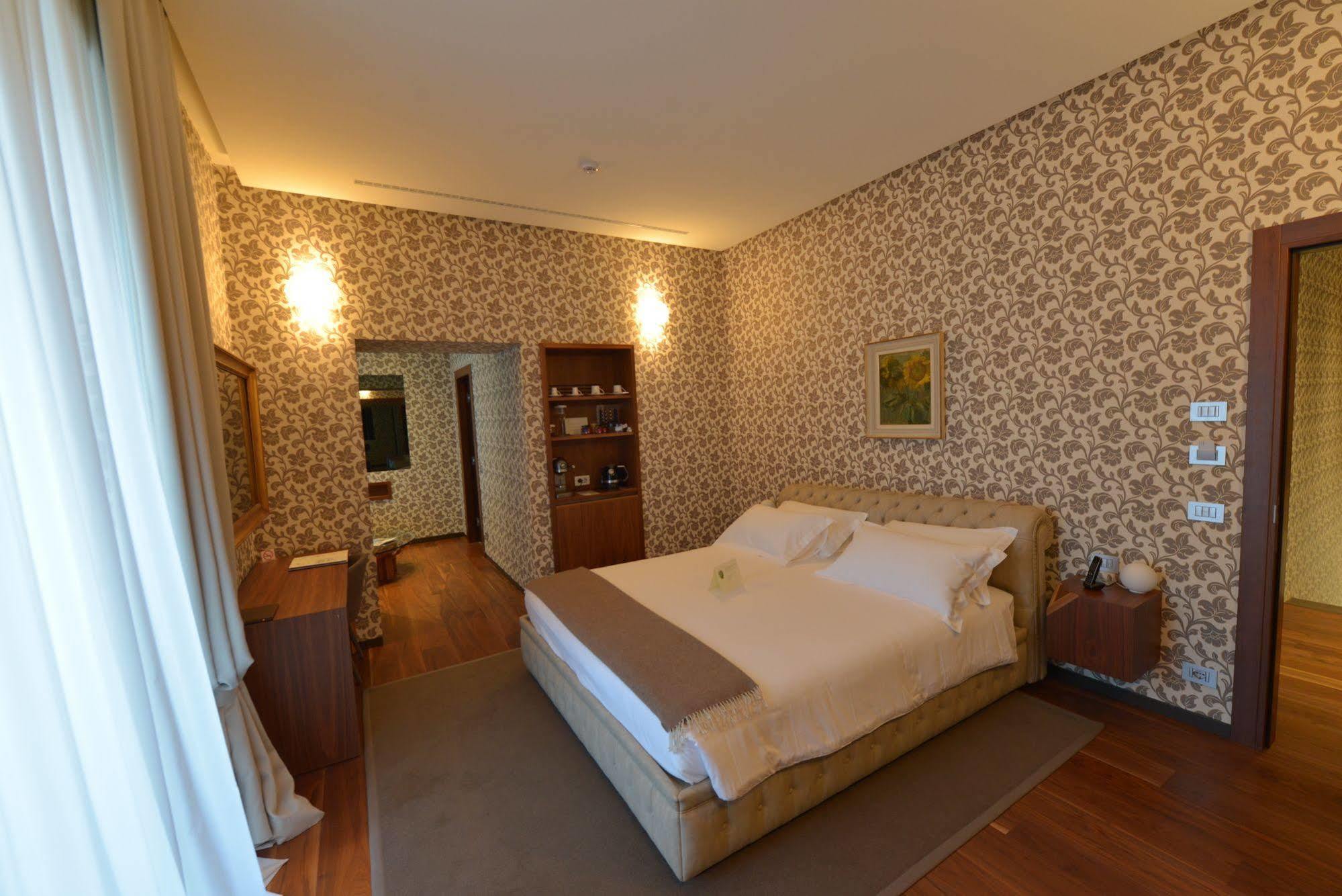Villa Lario Resort Mandello Манделло-дель-Ларио Экстерьер фото